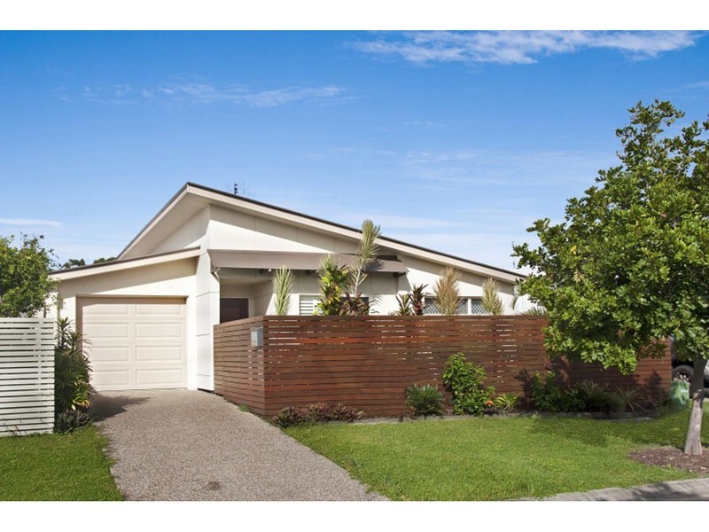 15 Tarawa Street, Kawana Island QLD 4575