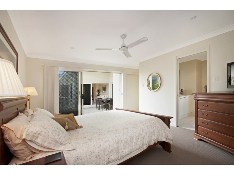 15 Tarawa Street, Kawana Island QLD 4575