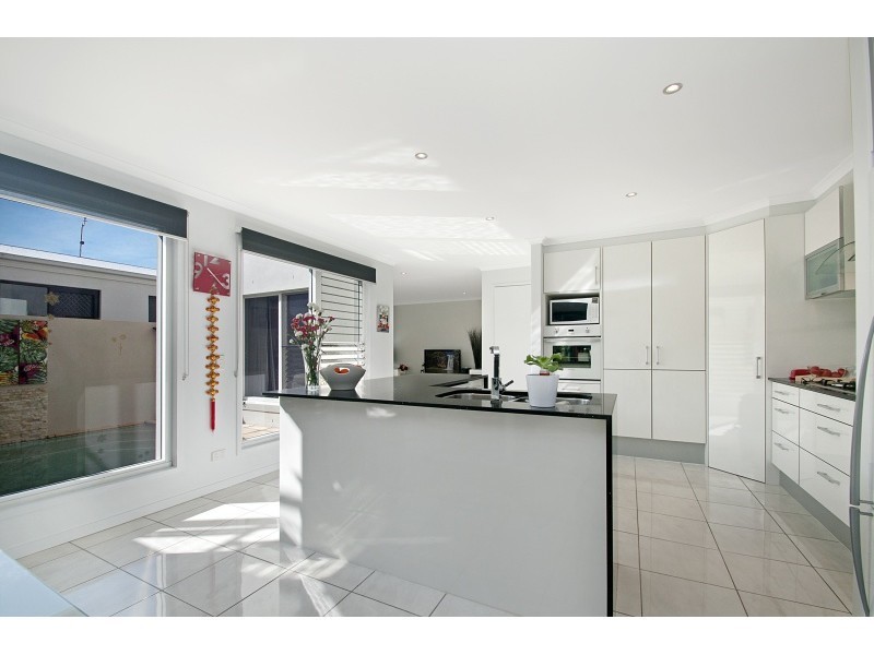 21 Barbuda Circuit, Kawana Island QLD 4575