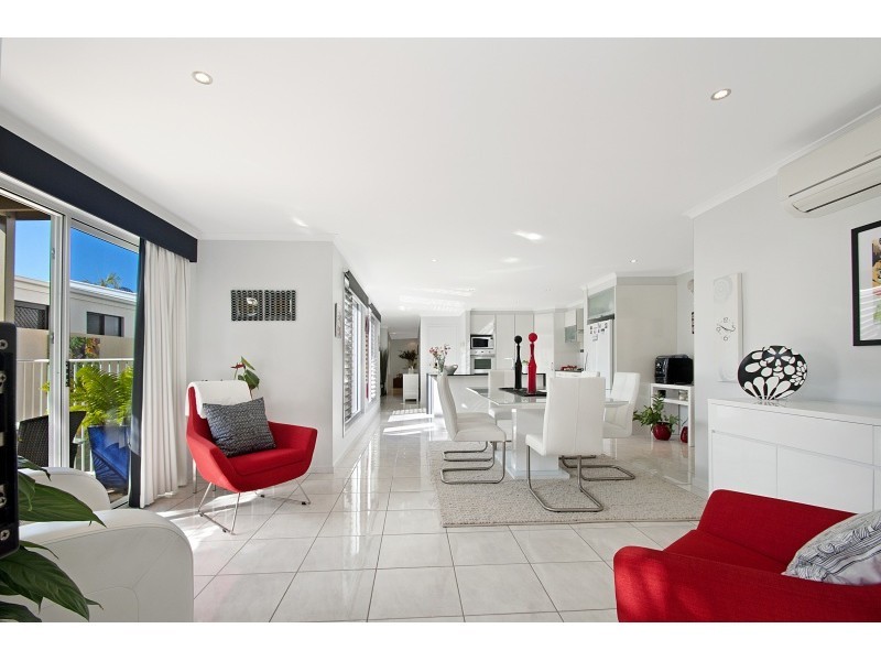 21 Barbuda Circuit, Kawana Island QLD 4575