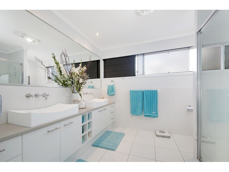 21 Barbuda Circuit, Kawana Island QLD 4575