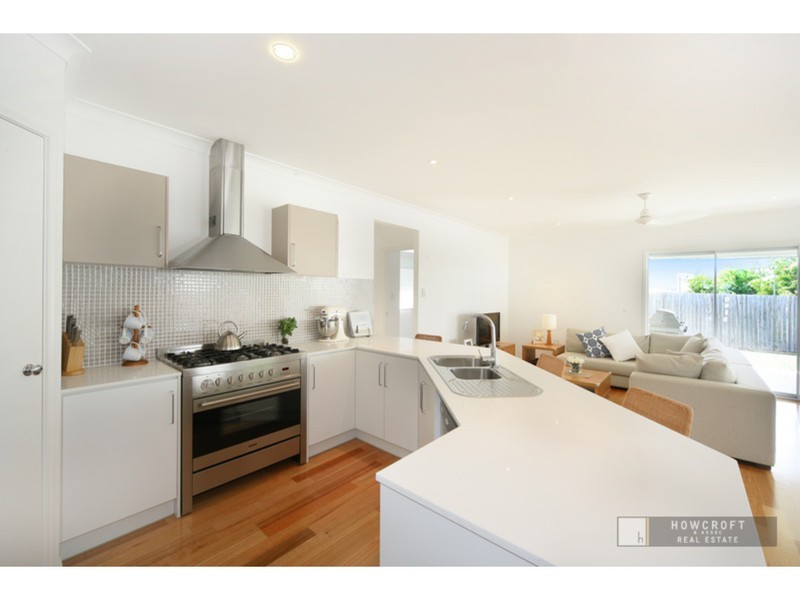 4 Bega Place, Kawana Island QLD 4575