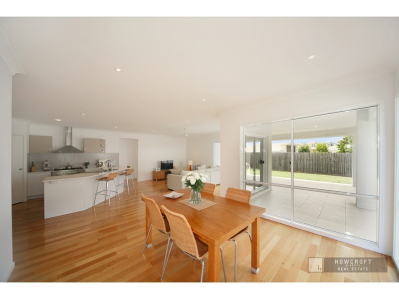 4 Bega Place, Kawana Island QLD 4575