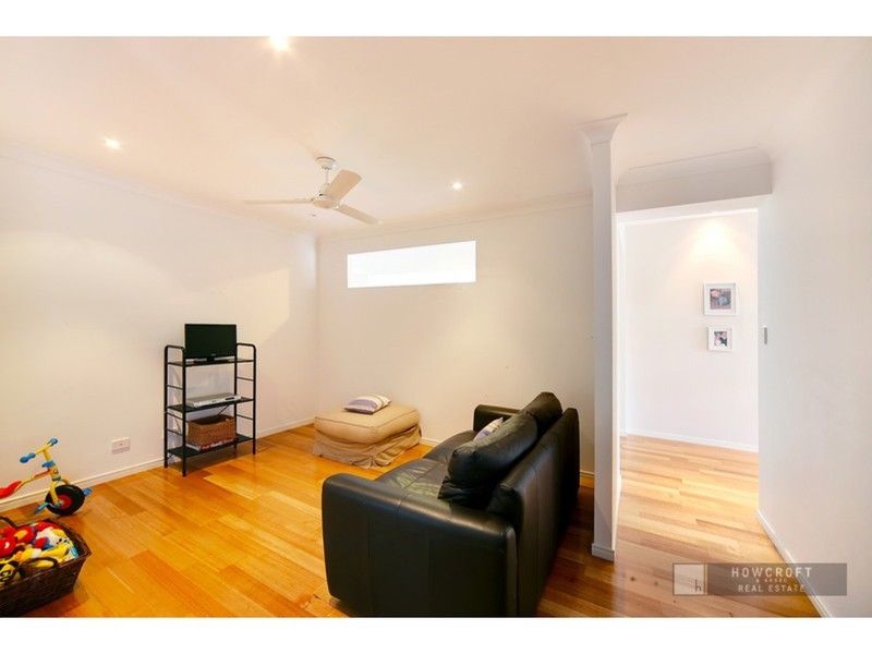4 Bega Place, Kawana Island QLD 4575