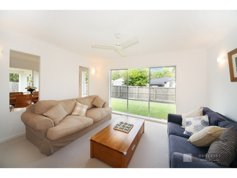4 Bega Place, Kawana Island QLD 4575