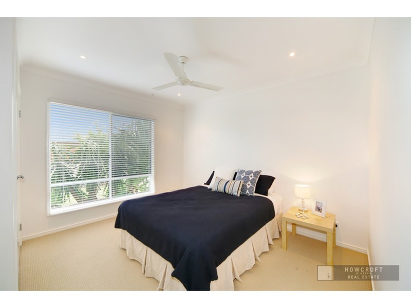 4 Bega Place, Kawana Island QLD 4575