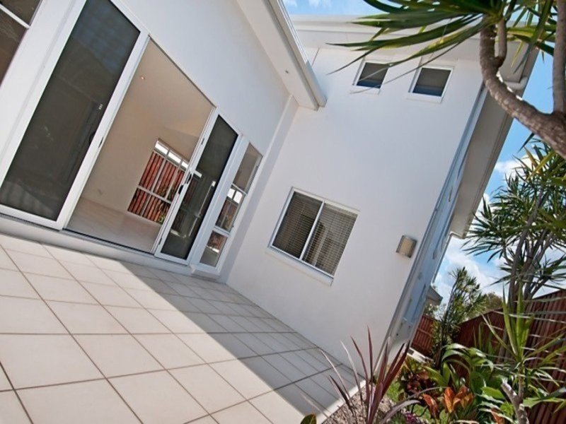 2 Dominica Place, Kawana Island QLD 4575