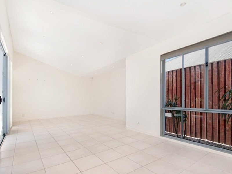 2 Dominica Place, Kawana Island QLD 4575