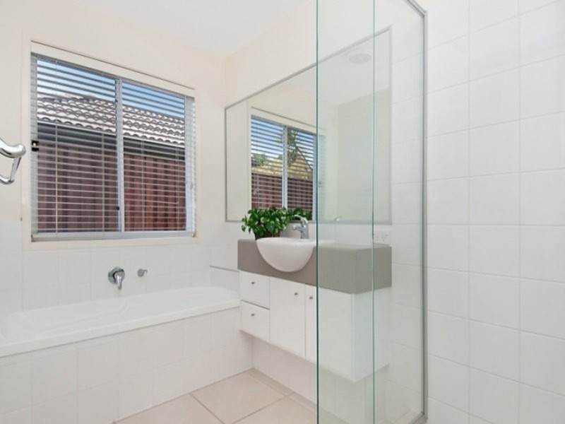 2 Dominica Place, Kawana Island QLD 4575