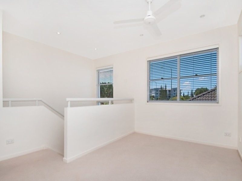 2 Dominica Place, Kawana Island QLD 4575