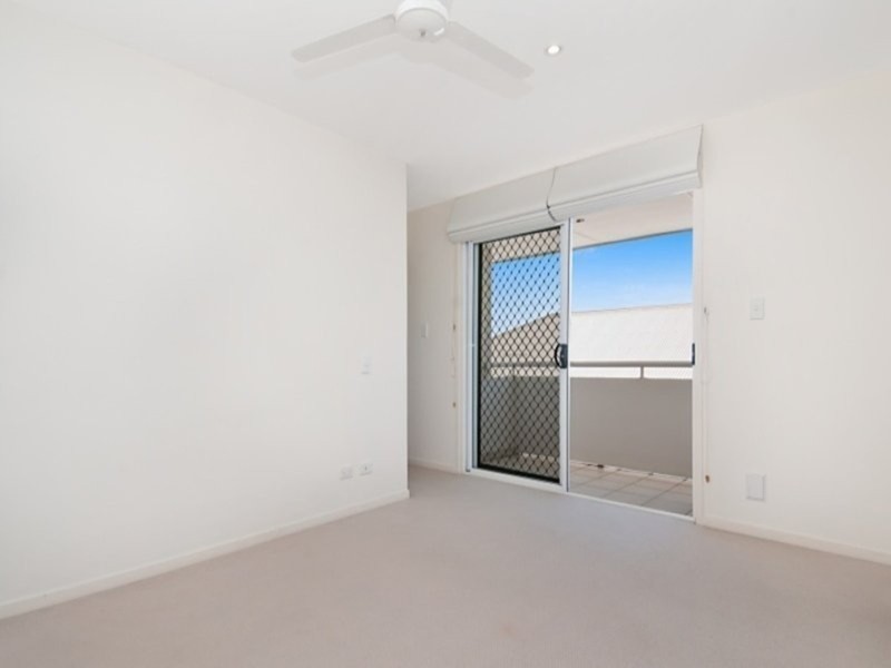 2 Dominica Place, Kawana Island QLD 4575