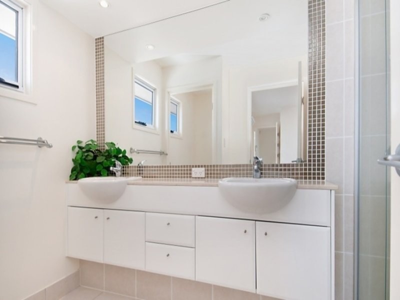 2 Dominica Place, Kawana Island QLD 4575