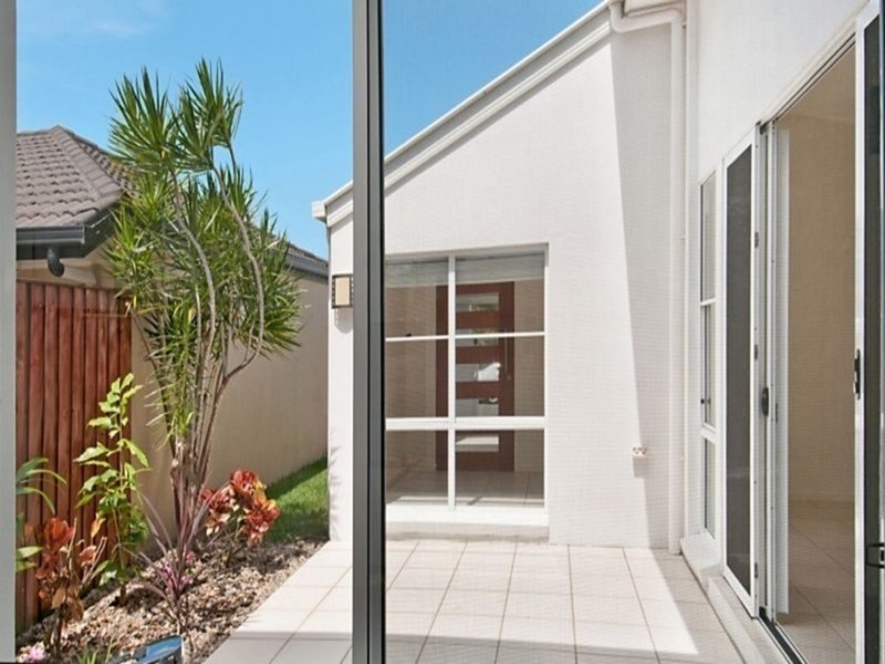 2 Dominica Place, Kawana Island QLD 4575