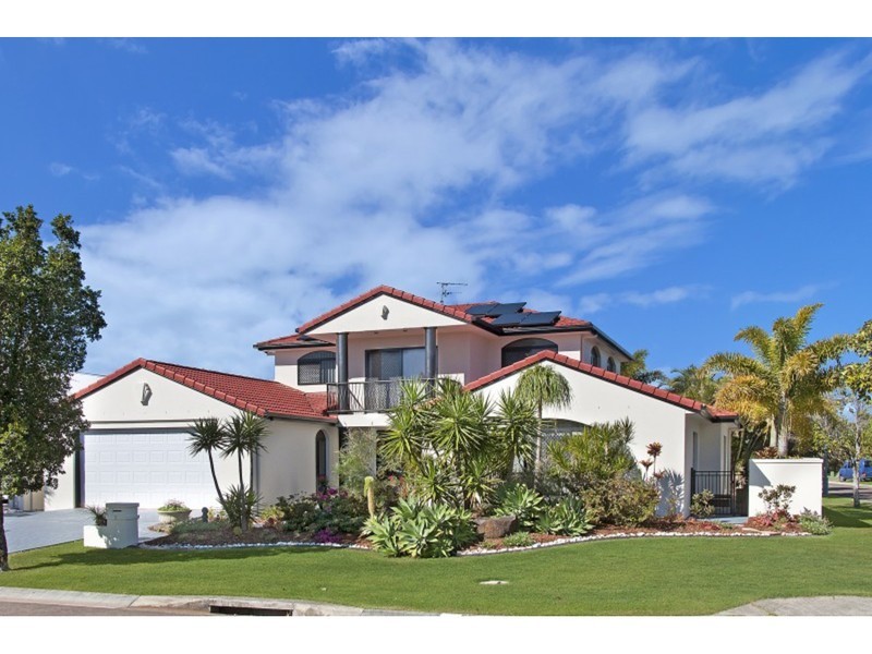 2 Corfu Street, Kawana Island QLD 4575