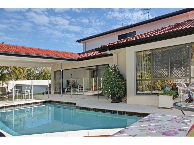 2 Corfu Street, Kawana Island QLD 4575