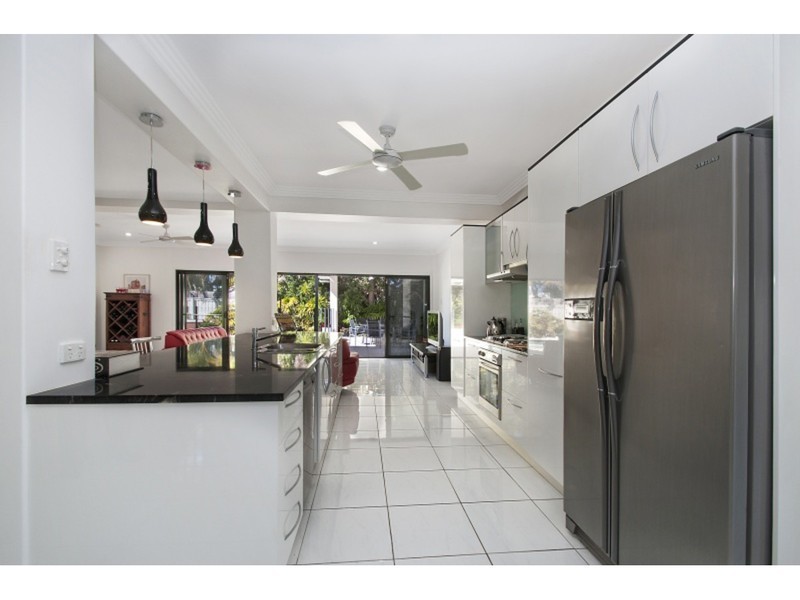 2 Corfu Street, Kawana Island QLD 4575