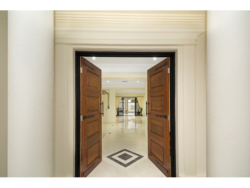 10 Abaco Street, Kawana Island QLD 4575