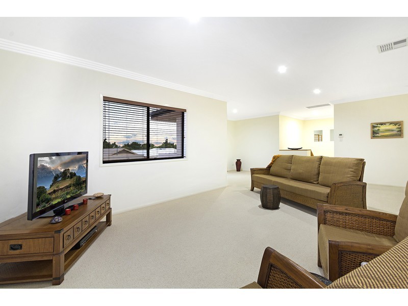 10 Abaco Street, Kawana Island QLD 4575