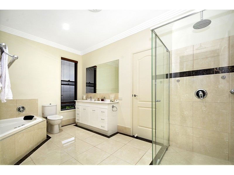 10 Abaco Street, Kawana Island QLD 4575