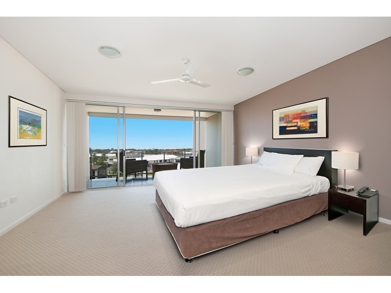 73/7 Grand Parade, Kawana Island QLD 4575