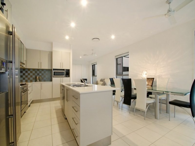 17 Cuba Court, Kawana Island QLD 4575
