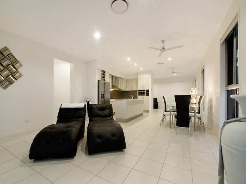 17 Cuba Court, Kawana Island QLD 4575