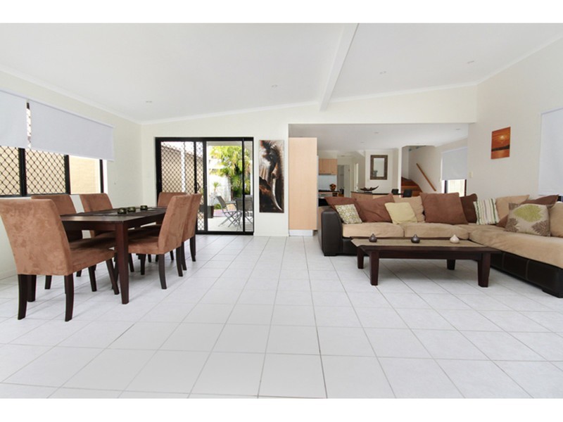 21 Sanibel Court, Kawana Island QLD 4575