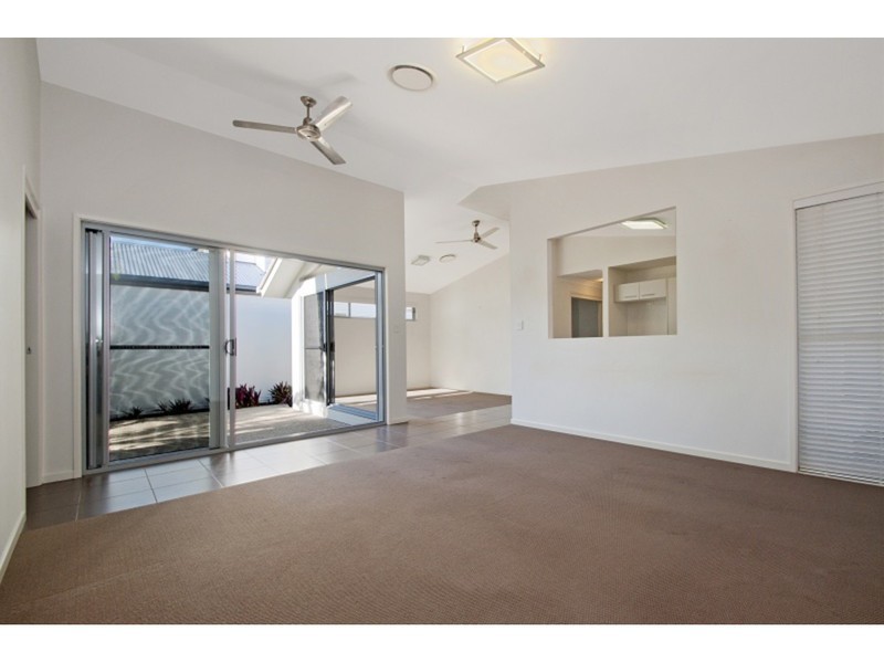 99 Grand Parade, Kawana Island QLD 4575