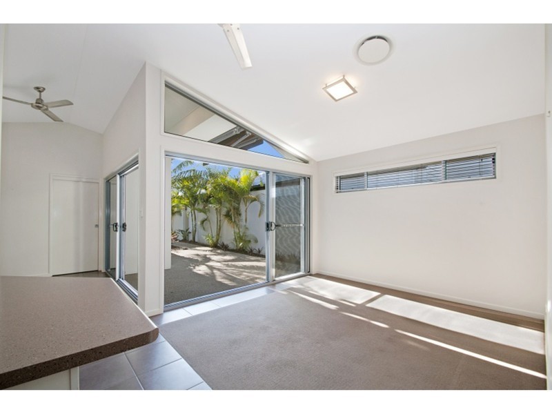 99 Grand Parade, Kawana Island QLD 4575