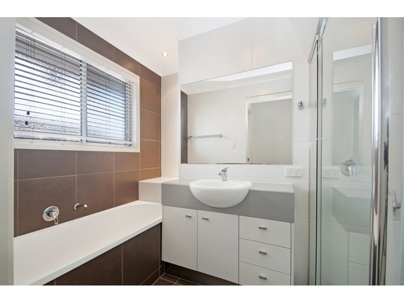 99 Grand Parade, Kawana Island QLD 4575