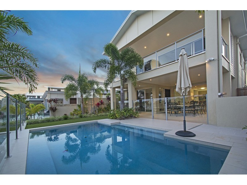 25 Barbuda Circuit, Kawana Island QLD 4575