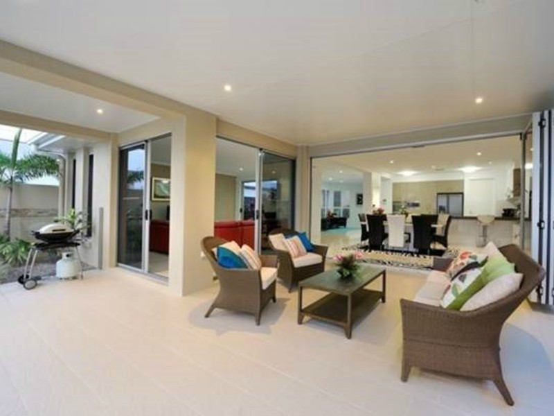 25 Barbuda Circuit, Kawana Island QLD 4575