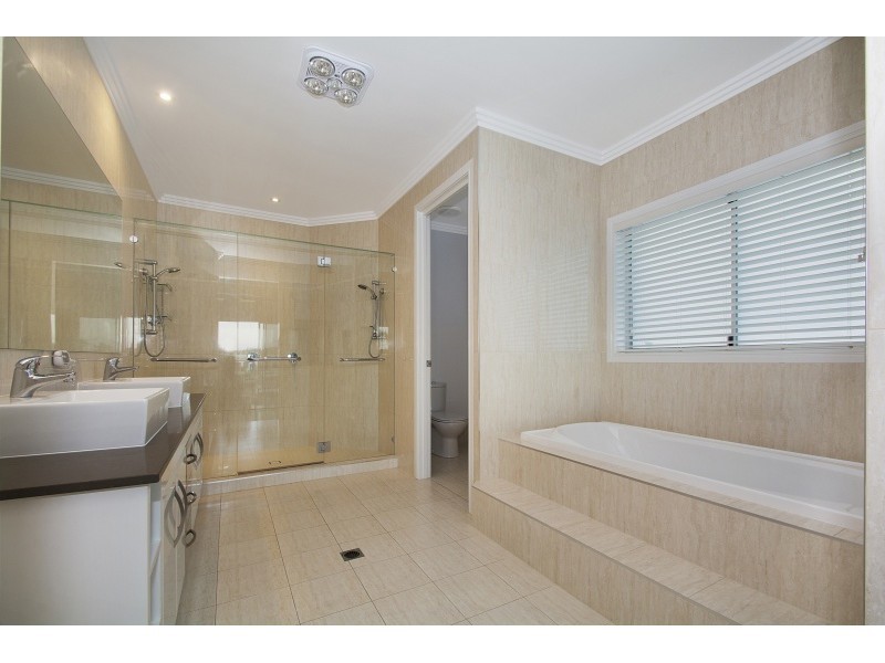 25 Barbuda Circuit, Kawana Island QLD 4575