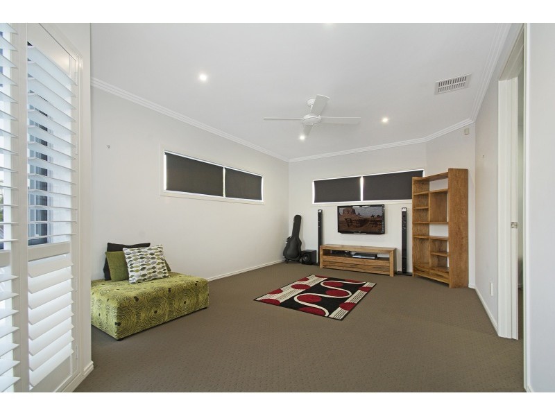 25 Barbuda Circuit, Kawana Island QLD 4575