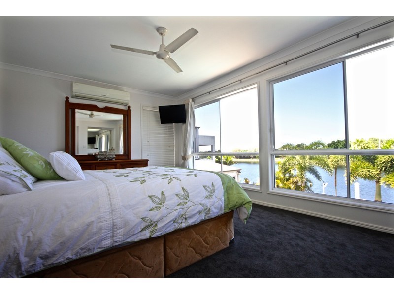 13 Maui Court, Kawana Island QLD 4575