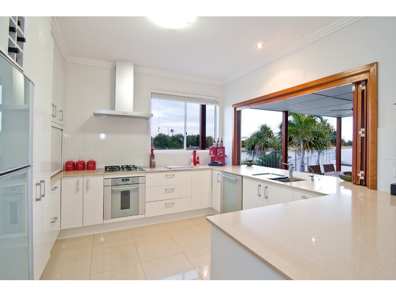 13 Maui Court, Kawana Island QLD 4575