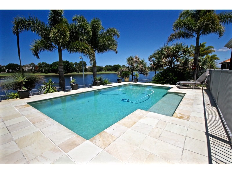 13 Maui Court, Kawana Island QLD 4575