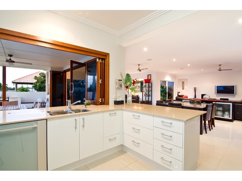13 Maui Court, Kawana Island QLD 4575