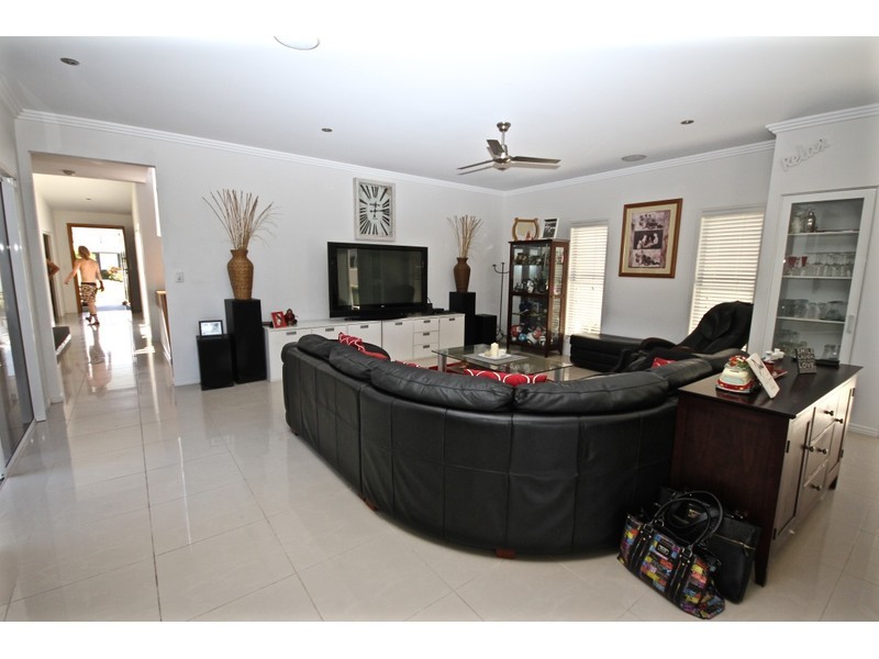 13 Maui Court, Kawana Island QLD 4575