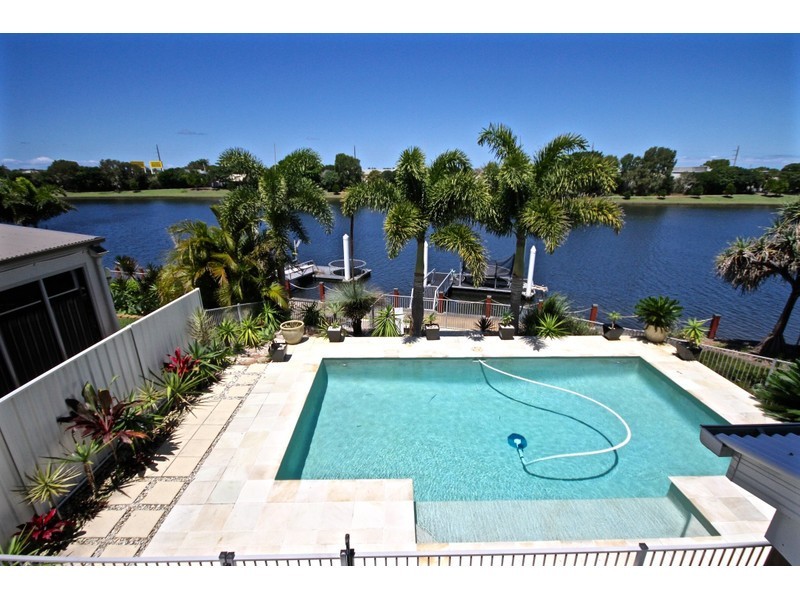 13 Maui Court, Kawana Island QLD 4575