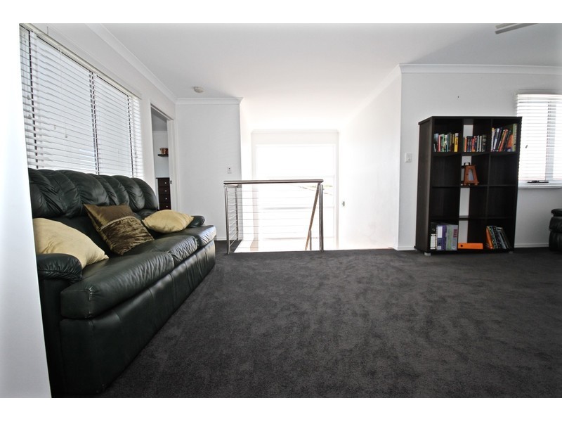 13 Maui Court, Kawana Island QLD 4575
