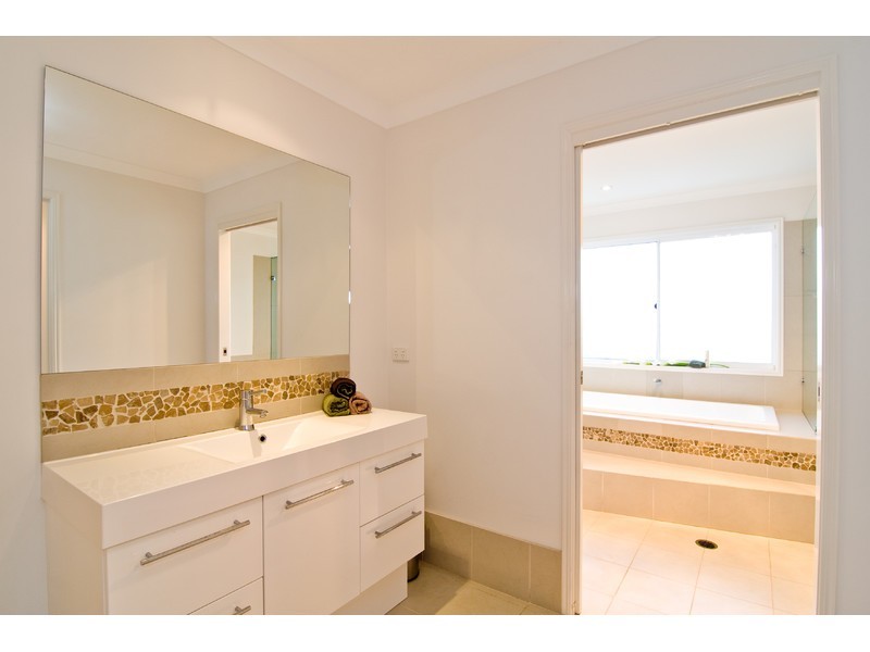 13 Maui Court, Kawana Island QLD 4575