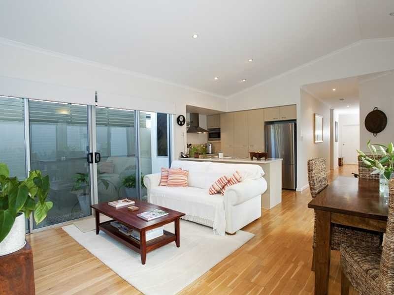 29 Bahamas Circuit, Kawana Island QLD 4575