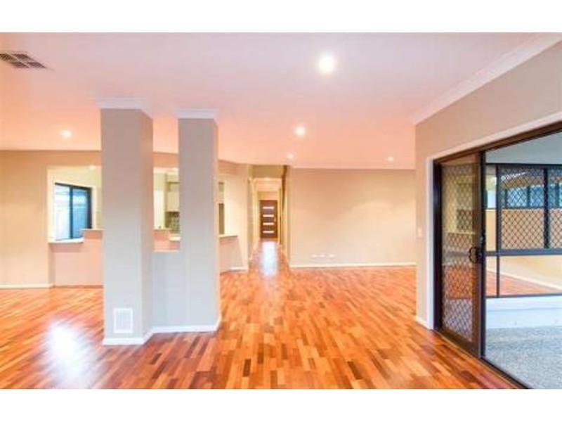 10 Easter Street, Kawana Island QLD 4575