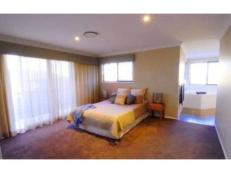 10 Easter Street, Kawana Island QLD 4575