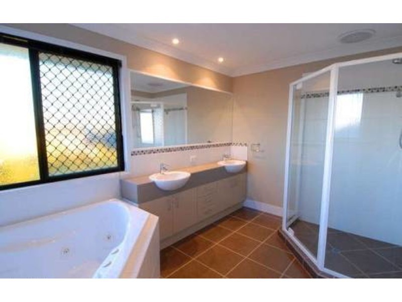 10 Easter Street, Kawana Island QLD 4575