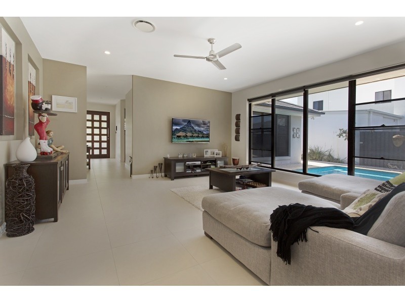 113 Grand Parade, Kawana Island QLD 4575