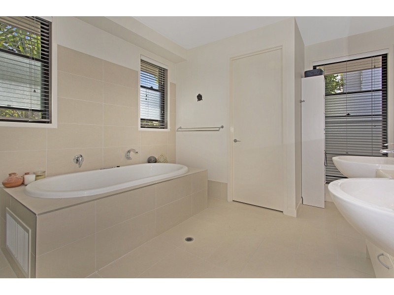 113 Grand Parade, Kawana Island QLD 4575