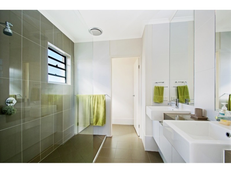 7 Panama Court, Kawana Island QLD 4575