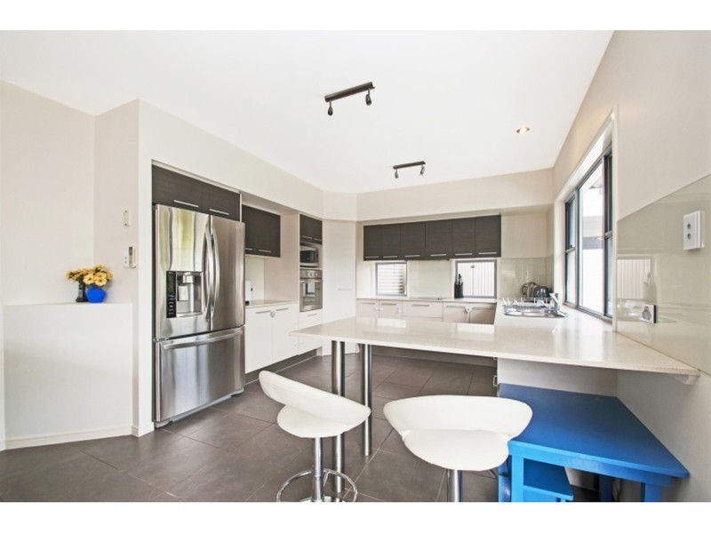 7 Panama Court, Kawana Island QLD 4575